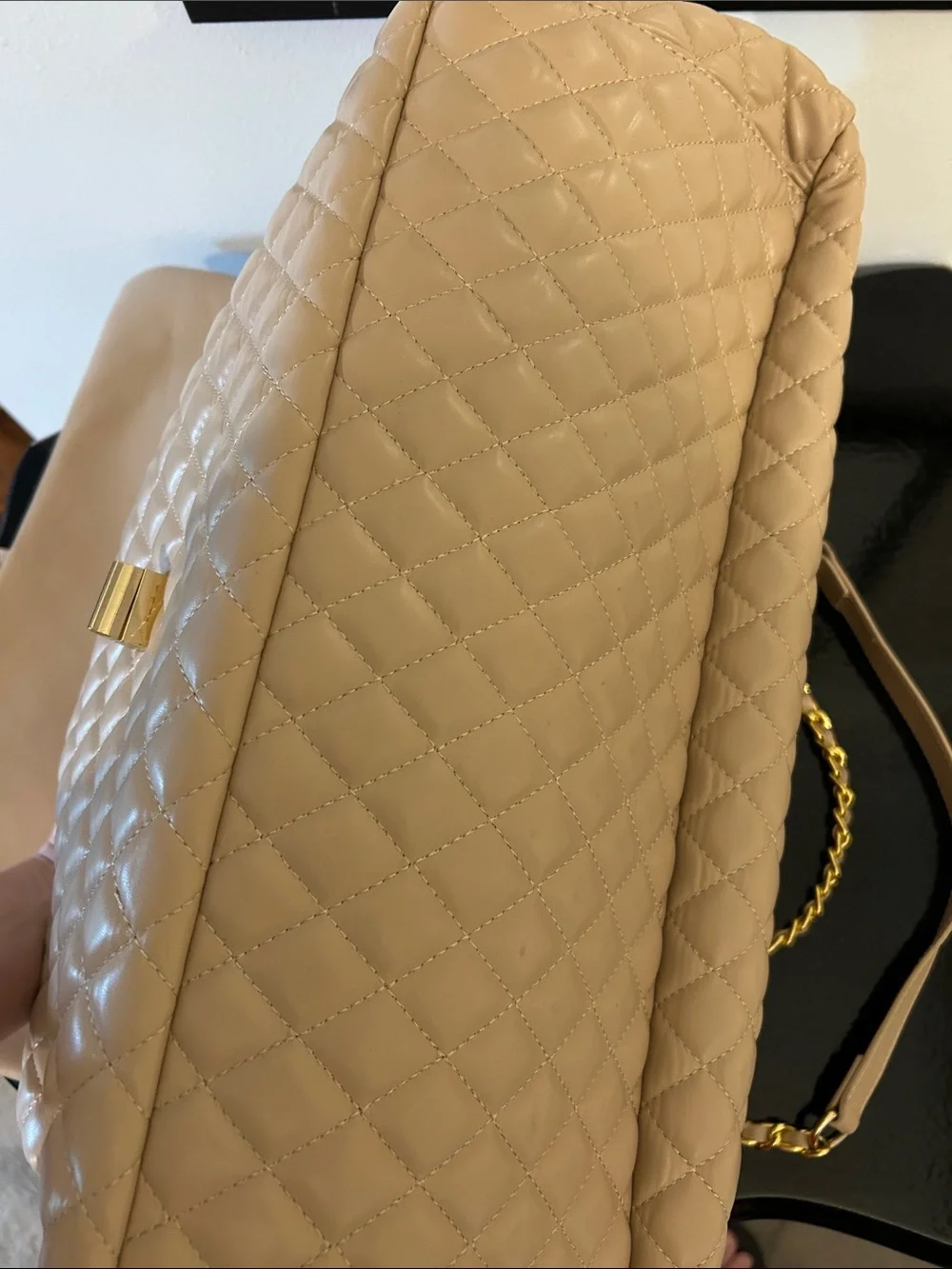 Quilted Nude Shoulder Weekender Bag with Gold Chain Large New - Picture 12 of 16